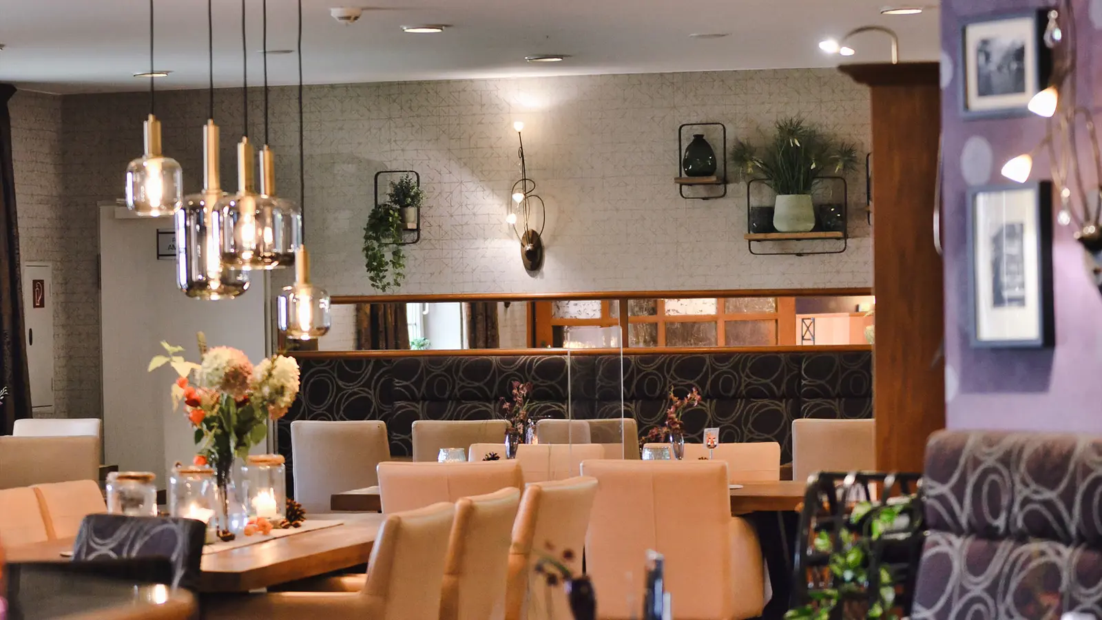 Lounge und Hotelbar im NordWest-Hotel Amsterdam